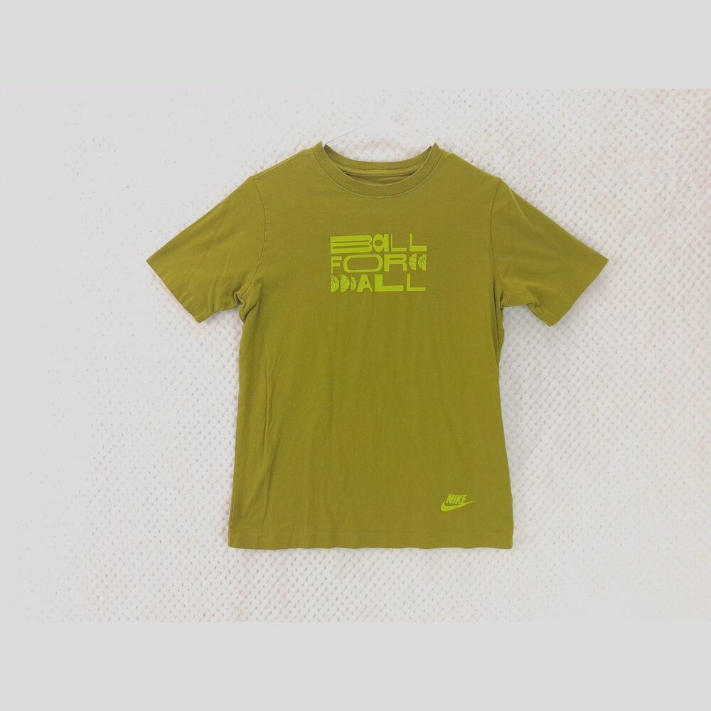 The Nike Tee Boys Youth XL Moss Green Graphic Print Basketball T-Shirt